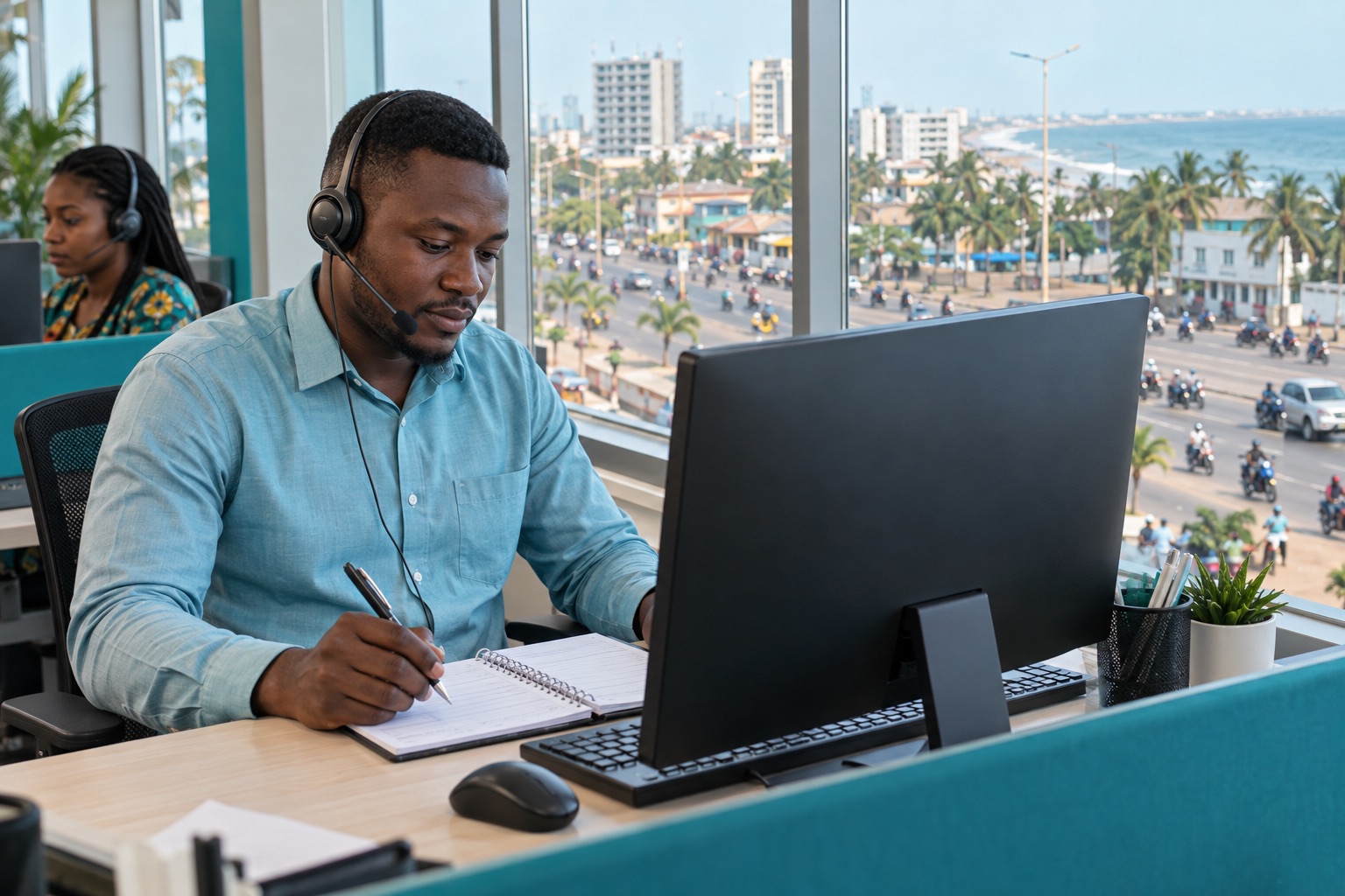 Opérateur organisant des rendez-vous dans un centre d’appels, vue inspirée de Cotonou